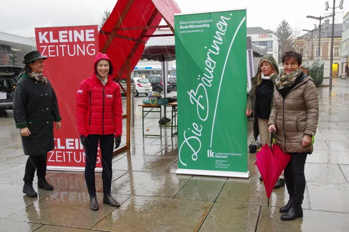 Kaum war der Stand fertig, stürmten ihn die Kunden