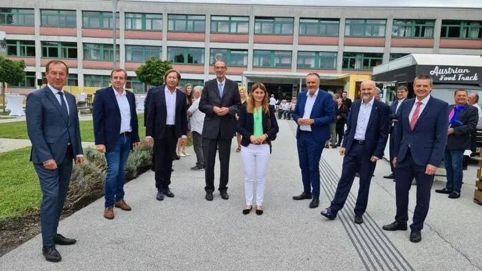Bundesminister Heinz Faßmann und Landeshauptmann Hans Peter Doskozil nahmen am Spatenstich in Pinkafeld teil.