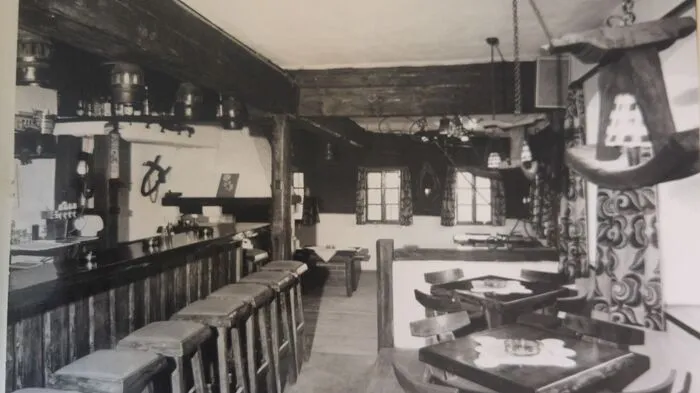 Am 2. Juni 1973 wurde die "Wagenrad'l Bar" im Rabenwald in Stubenberg am See von Janni und Gerrie Bom eröffnet.