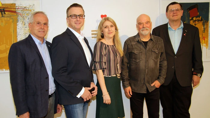 Die großflächigen Ausstellungsräume im Kunsthaus Köflach konnten die vielen Besucher kaum fassen, die der Einladung zur Vernissage „Damals – Heute“ von Johann Wegscheider gefolgt waren.