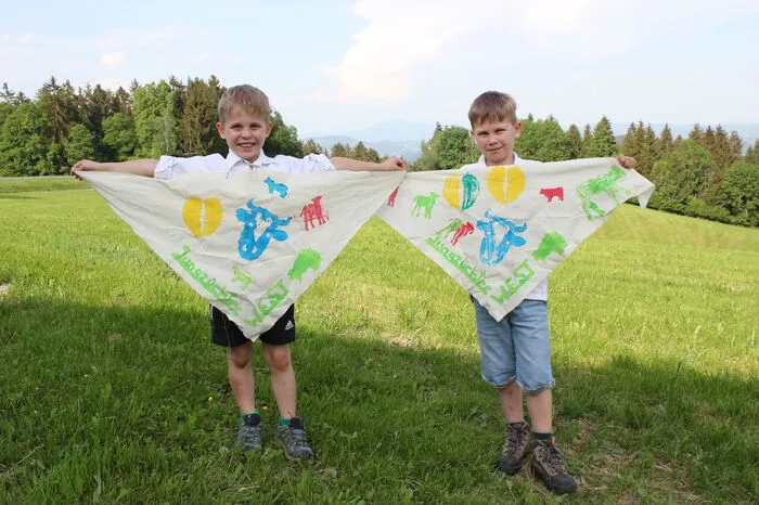 Mit dabei waren auch Gspurnings Neffen Janic und Jonas Kaiser, die im Bambini-Bewerb ihre Kälber im Ring präsentierten