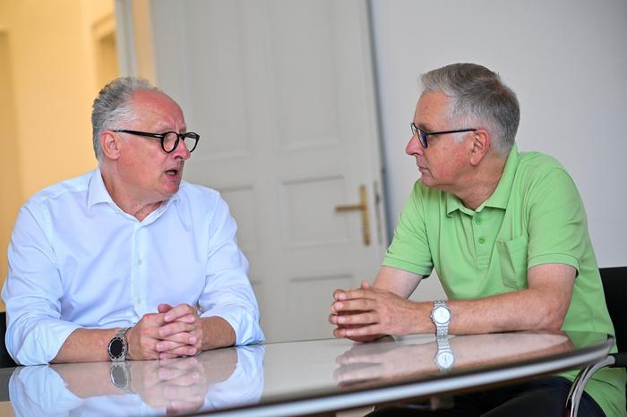 „Wohnen“-Geschäftsführer Gerhard Scheucher mit Vizebürgermeister Alexander Kastner (TK)