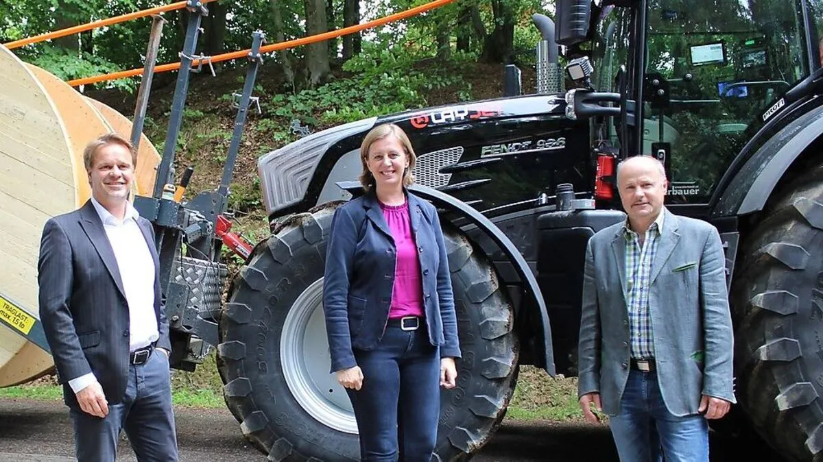 Landesrätin Barbara Eibinger-Miedl, Bürgermeister Siegfried Neuhold (r.) und sbidi-Geschäftsführer Herbert Jöbstl