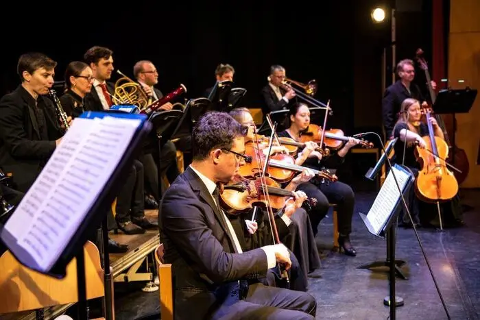 Mit viel Elan leitete Dirigent Alois Lugitsch das Orchester, das vom Publikum mit viel Applaus bedacht wurde