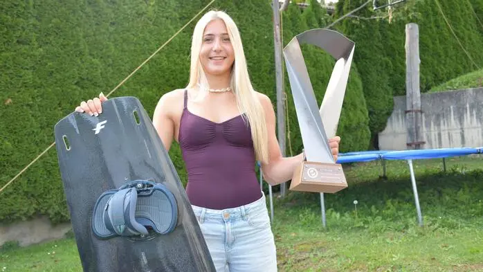 Kailani Friedrich ist die Senkrechtstarterin im Kiteboarden. Daheim in Pusarnitz trainiert sie ihre Flips mit einer Spezialvorrichtung am Trampolin