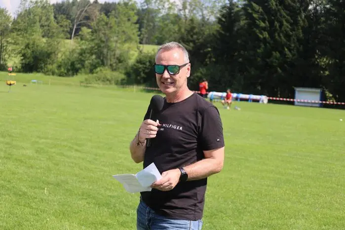 Gemeinderat Wolfgang Raninger begrüßte an die 150 sportbegeisterte Kinder und Jugendliche.