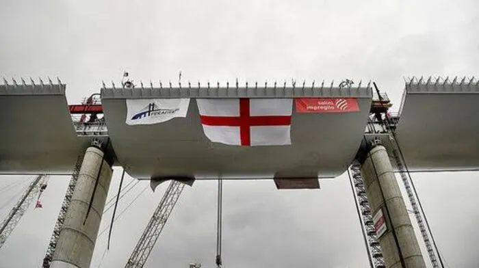 Die neue Brücke auf einem Foto kurz vor ihrer Fertigstellung