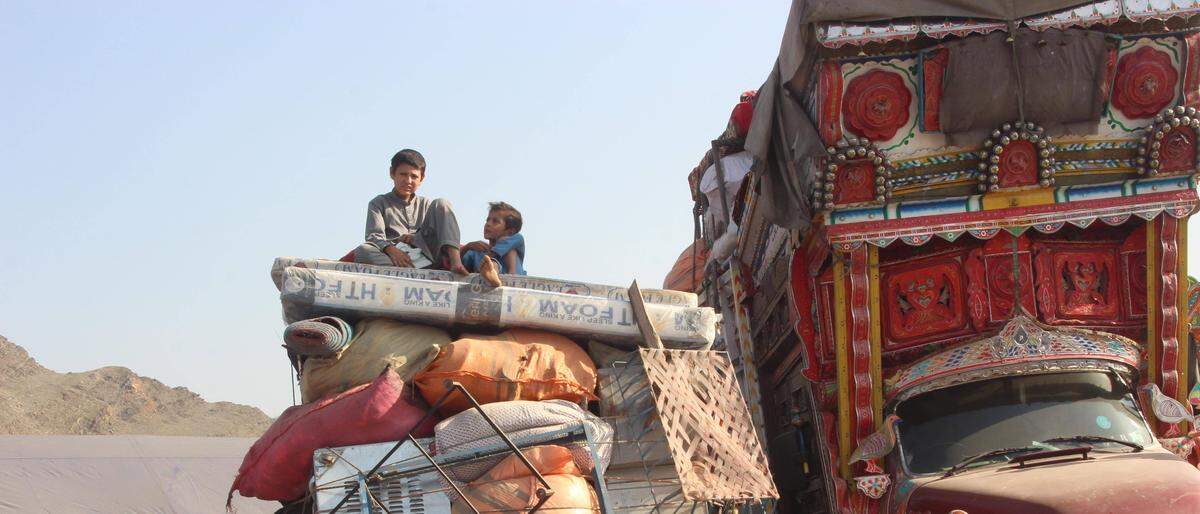 Afghanische Geflüchtete in Pakistan, Anfang November