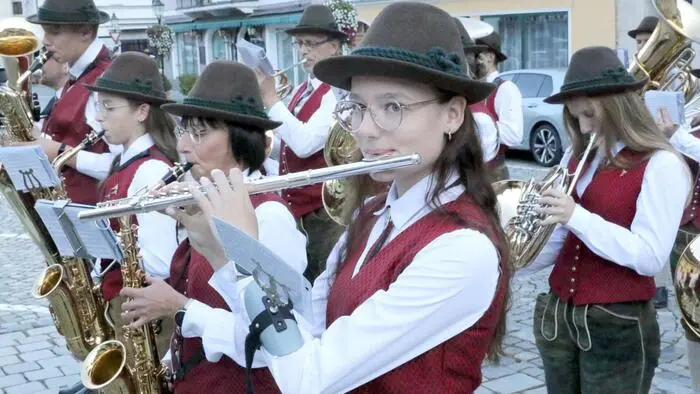 Ein Oktoberfest im September? Wie das? Dazu hatten am Samstag die Bürger von Friesach und der weiteren Umgebung die Gelegenheit. Für die Austragung des Festes zeichnete die Stadtkapelle Friesach unter Obmann Martin Schiava verantwortlich, der die Blasmusik St. Marein bei Neumarkt sowie den Musikverein St. Lambrecht für diese Veranstaltung gewinnen konnte. 