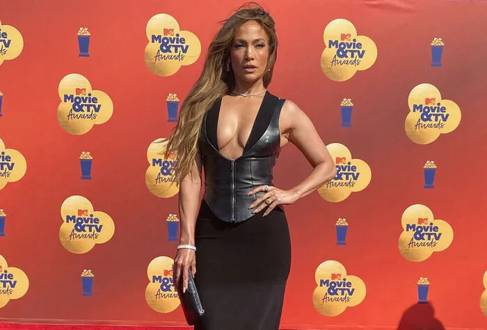 Schon ihr Auftritt am roten Teppich war filmreif: Jennifer Lopez bei den MTV Movie &amp; TV Awards.