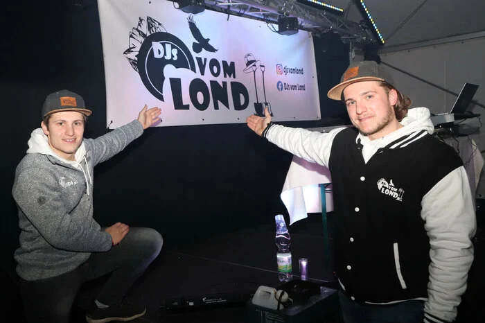 Im Discozelt heizten durch die über die Bezirksgrenzen hinaus bekannten „DJs vom Lond“ mit Florian und Andreas Krassnitzer ein. 