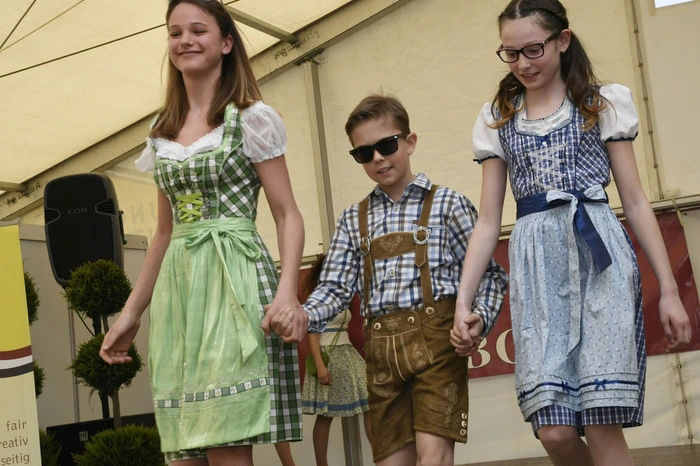 Mit guter Laune und Tanzeinlagen präsentierten sich die jungen Models.