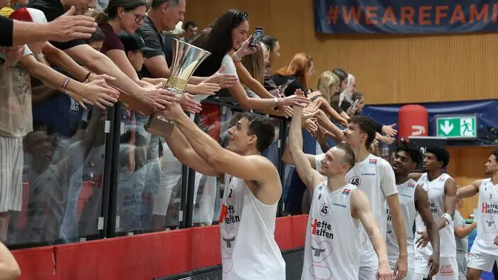 Die Bulls feierten den Supercup-Sieg mit ihren Fans