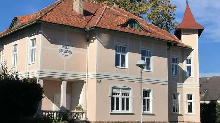 Mitten in Weißkirchen steht die Villa Ingeborg, die mehr als 100 Jahre alt ist.
