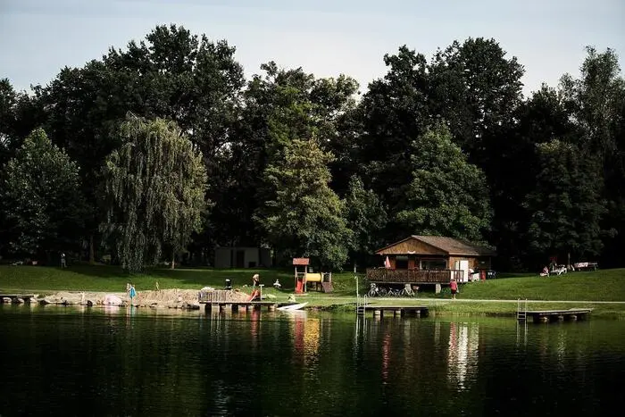 Der Röcksee zählt zu den beliebtesten Naturbadeplätzen im Bezirk Südoststeiermark