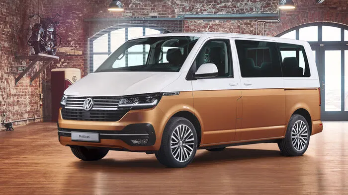 Der VW T6 hat ordentlich eingepackt: Und zwar jede Menge neuer digitaler Features, Infotainment und Assistenzsysteme, die die größten Neuerungen bei seiner Modellpflege ausmachen.