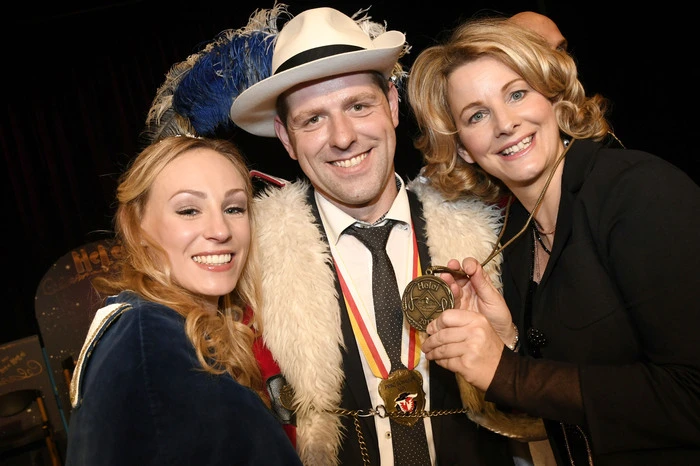 Um den heurigen Prinzenorden von Prinz Mario Ebner und Prinzessin Veronika Gfrerer war ein echtes Griss: Auch Kleine Zeitung Spittal Teamleiterin Martina Pirker-Tragatschnig wurde geehrt.