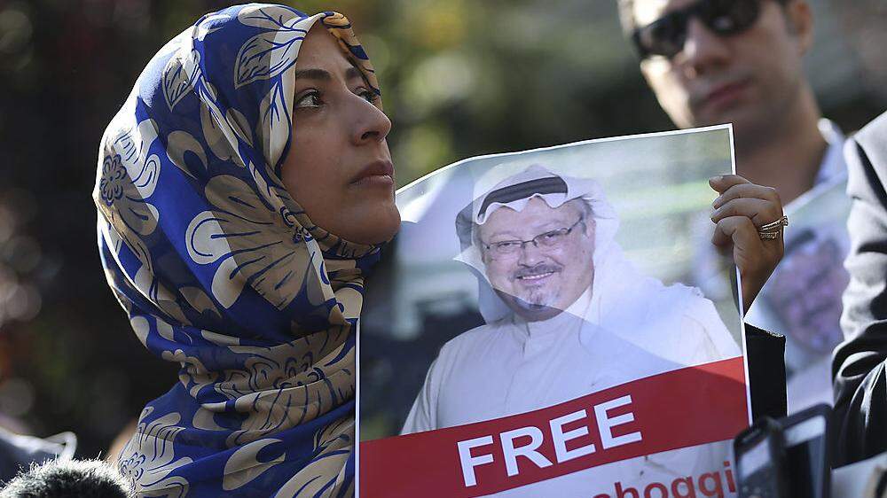 Friedensnobelpreisträgerin Tawakkol Karman legt nach Khashoggis Verschwinden Protest vor dem saudi-arabischen Konsulat in Istanbul ein