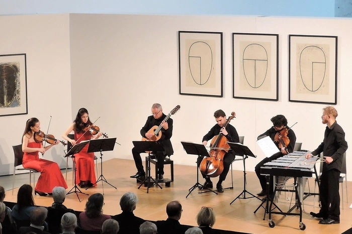 Nach dem Sonus-Gastkonzert 2015 begaben sie sich diesmal gemeinsam mit Gitarre (Janez Gregorič) und Vibraphon (Igor Gross) auf neues Terrain mit der Musik von Heitor Villa-Lobos.