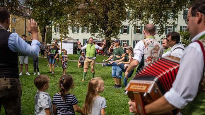 Das Wetter passte zum Namen: Das Eggenberger Herbstfest startete am Samstag im Herzen des Grazer Stadtbezirkes und feierte die Tradition.