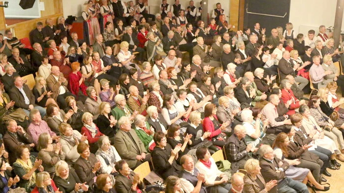 So viele Besucher hat man am Samstag im Kulturhaus der Krappfeld-Metropole schon lange nicht mehr gesehen. Grund war der 46. Liederabend „So klingt`s im Krappfeld“. 