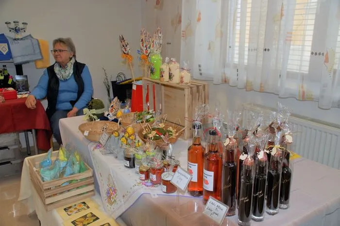 Unter den neun Austellerinnen und Ausstellern waren auch Schülerinnen und Schüler der 2B-Klasse der Mittelschule Markt Hartmannsdorf.