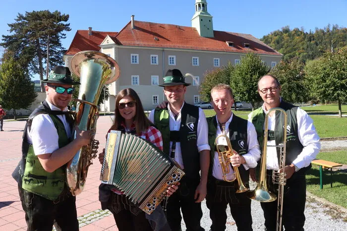 Im heurigen nahmen ebenfalls wieder zahlreiche Menschen an der Wallfahrt teil. Bei perfektem Herbstwetter pilgerten 15 Gruppen mit insgesamt 345 Teilnehmern von verschiedenen Pfarren aus in Richtung Maria Lankowitz.