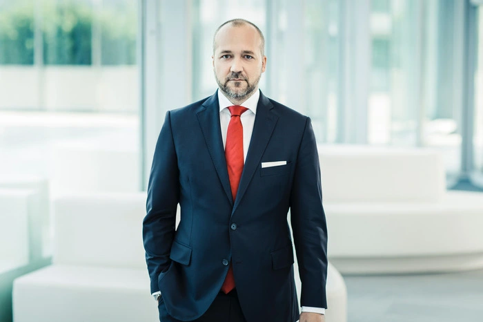 Wer hat Sie am meisten gefördert?Tino Wieser, Palmers:Meine Eltern haben meinen Brüdern und mir jene Werte mitgegeben, die im heutigen Geschäftsleben wichtig sind - Loyalität, Ehrlichkeit und permanenter Einsatz. Es heißt selbst UND ständig. Wer nur gute Nachrichten verträgt, ist ungeeignet zur Führungskraft.