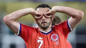 Das Bild zeigt den Torschützen von Schottland, John McGinn.