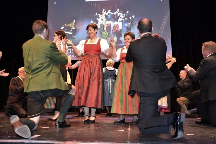 Gut gelungen war eine Polonaise der ÖVP-Gemeinderäte und ihren Partnern zum Radetzkymarsch, die schon ein Vorgeschmack für das Thema des Abends sein sollte: Wien.