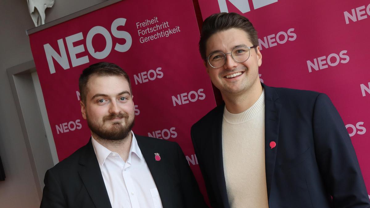 Neos: Regionalkreis-Spitzenkandidat Simon Galler und der steirische Spitzenkandidat Niko Swatek in Weiz