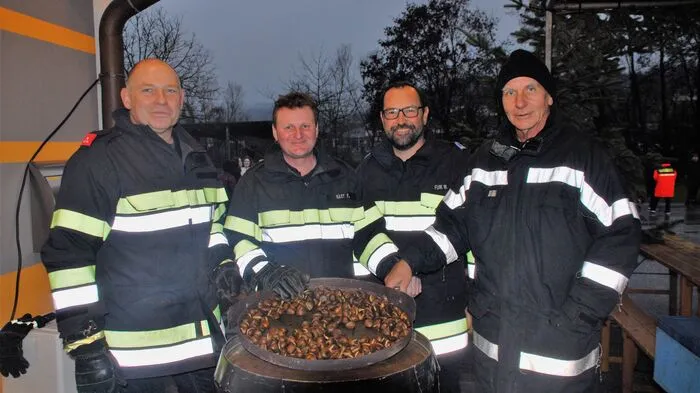 Organisiert wurde der Nikolomarkt von der freiwilligen Feuerwehr Markt Hartmannsdorf.