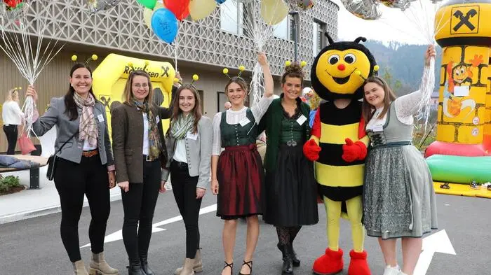 Ein Jahr nach dem Spatenstich für das neue Kompetenzzentrum der Raiffeisenbank Liesingtal-St. Stefan beim Kreisverkehr in St. Michael, erfolgte am Samstag die offizielle Eröffnung mit einem Tag der offenen Tür.  