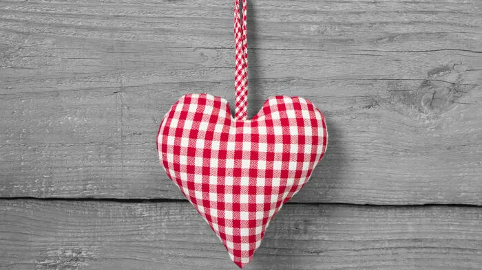 Wandfarbenbekenntnisse? Geschirrspülschlichtungen?Schnarchinterventionen? Haushaltsalltag bei Pärchen. Singles müssen niemandem Rechenschaft ablegen. Genau dieses Faktum ist auch eines der Hauptargumente vieler selbst gewählter Alleinlebender. Eine Immobilienplattform hat dies zum Anlass genommen, das Wohnverhalten der solo Lebenden genauer zu analysieren, und hat festgestellt, dass mehr als die Hälfte der Alleinstehenden überaus glücklich mit ihrer Wohnsituation sind.  