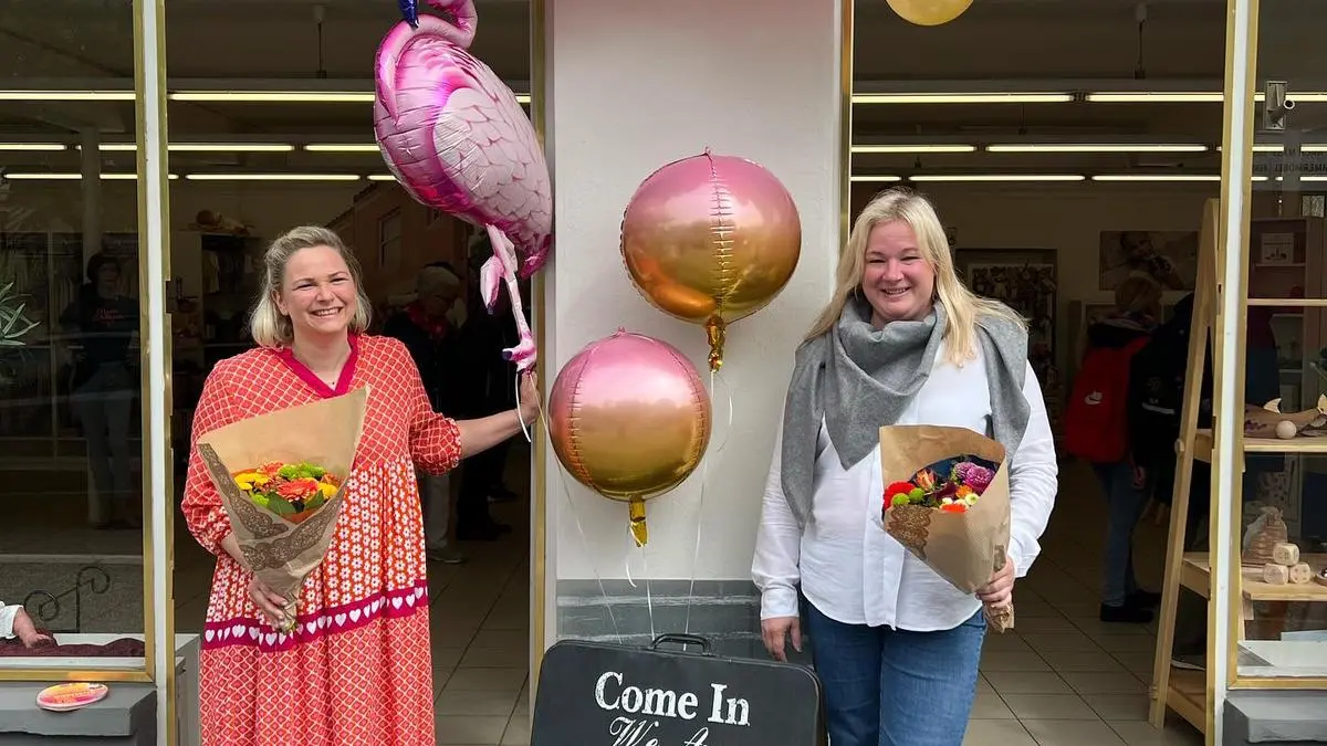 Hold und Erjavec (rechts) vor ihrem neuen Pop-up-Store