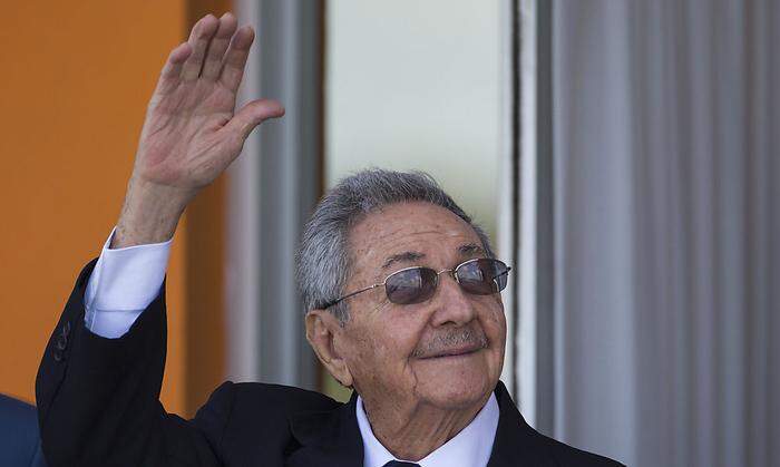 Auf Kuba trifft Fischer (77) auf Amtskollege Raul Castro (84)