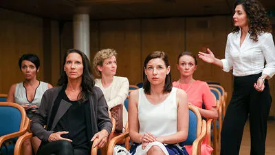 Blickrichtung "Romy": Die "Vorstadtweiber" Maria Köstlinger (links vorne), Gerti Drassl (rechts hinten) und Proschat Madani (stehend)