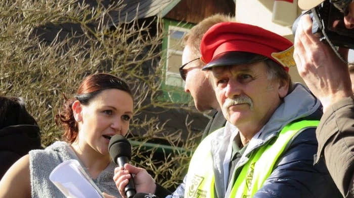 Der Faschingsumzug in Wartberg ist zurück. Gemeinsam mit dem Atus Wartberg veranstaltete der Faschingsverein St. Barbara den Umzug, an dem rund 40 Gruppen teilnahmen.