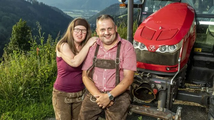 Bergbauer Siegfried (38) und Sonja (24) haben sich über die ATV-Show "Bauer sucht Frau" gesucht und gefunden. Sie gelten als das Traumpaar der 18. Staffel.