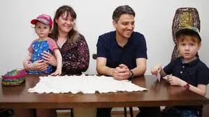 Maria und Michael Lebernegg mit ihren Buben Ferdinand (2) und Michi (4)