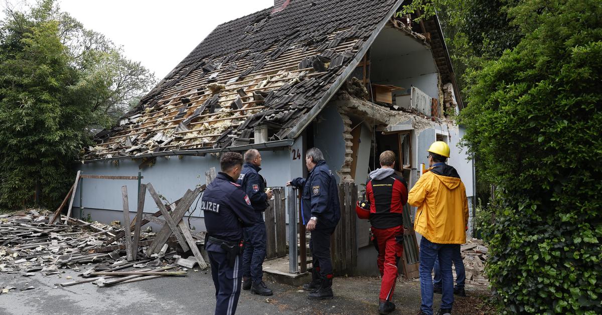 Explosion in a single-family home: 72-year-old seriously injured