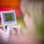 23. April 2019: Ein Kind spielt das originale Tetris auf dem erstem originalen Gameboy von Nintendo. *** 23 April 2019 A child plays the original Tetris on the first original Gameboy by Nintendo  