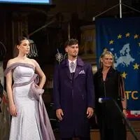 Schneidermeisterin Andrea Mandl-Binder (r.) durfte bei der Galanacht der Mode für Österreich die Herrenmode schneidern