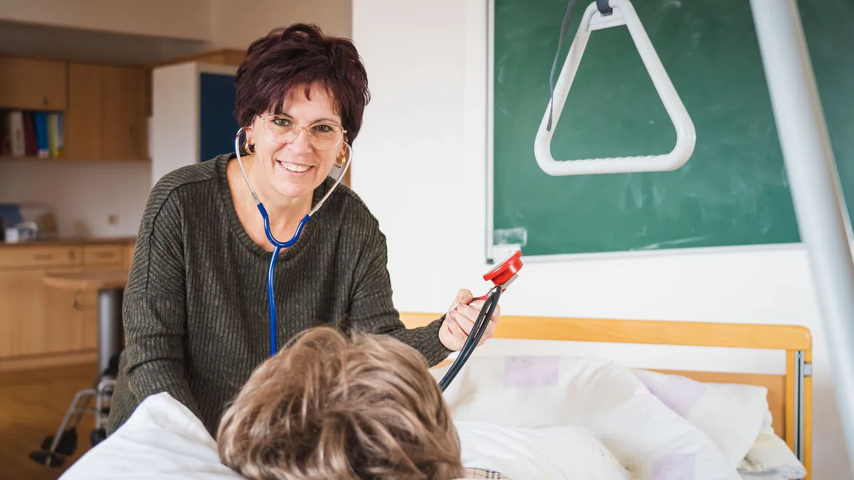 Micheu: Von der Köchin über die Fabriksarbeiterin zur Pflegefachkraft