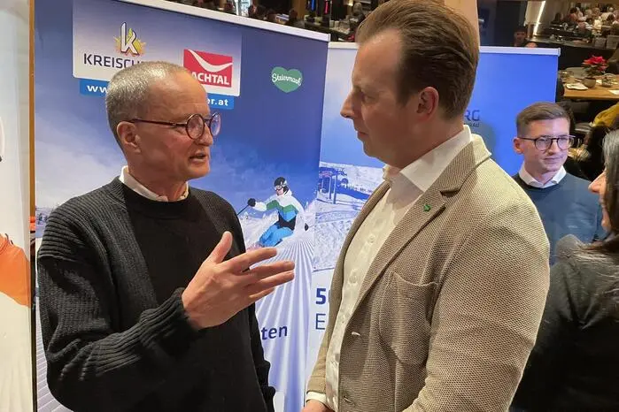 Eigentümer Erich Moser im Gespräch mit Landesrat Karlheinz Kornhäusl