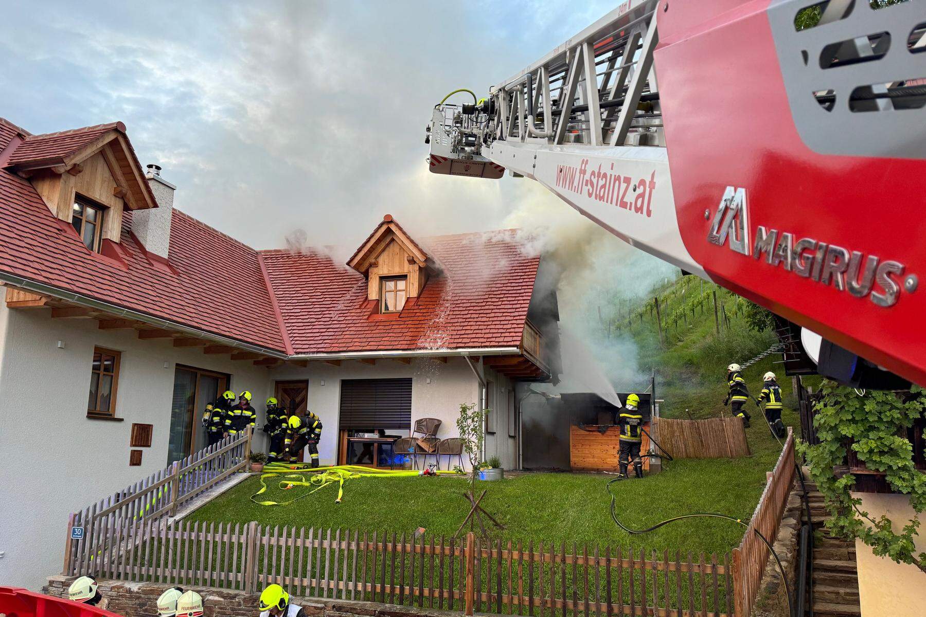 Stainz: Feuerwehren mussten wegen brennender Gartensauna ausrücken