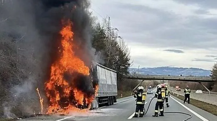 Meterhohe Flammen 