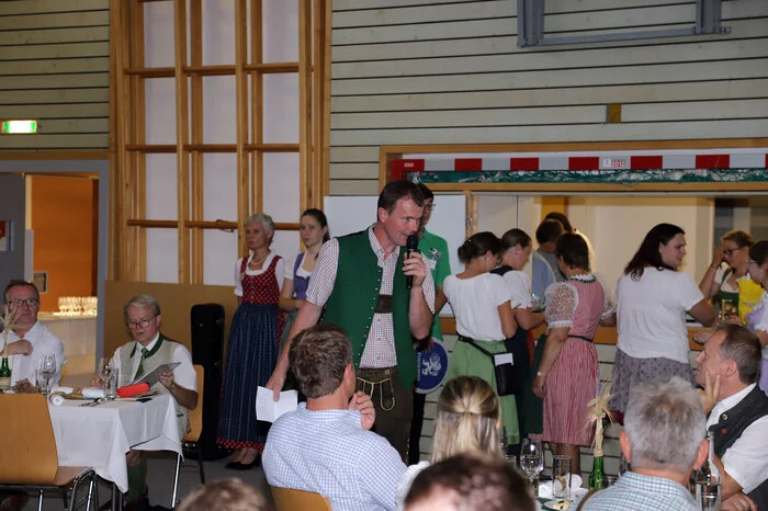 Auch der Obmann der ARGE Bergbauern Weiz, Johann Baumegger, begrüßte die Gäste und bedankte sich bei den teilnehmenden Betriebe und bei den Sponsoren des Abends.