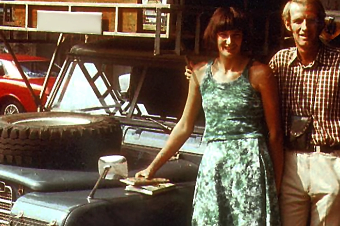 Zum Beispiel: Alec und Jan Forman aus Großbritannien haben ihre Reise im Jahr 1977 in einem Land Rover Series II von ihrem Zuhause in Brentwood/Essex nach Batkhela in Pakistan, geteilt.