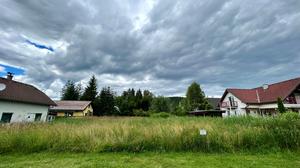 Dunkle Wolken und kein Baubescheid über dem Faaker See